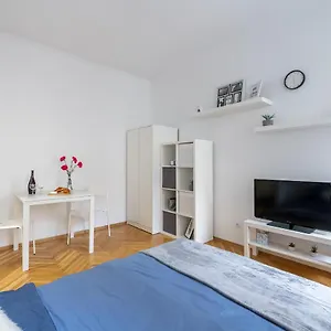 Krakowskie Przedmiescie 63 Prywatne Mieszkanie Na Starowce 50m Od Placu Zamkowego Samodzielne Zameldowanie! Self Check-in System! Apartament